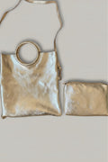 Bolso con asa de mano y bolso pequeño dorado