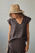 Sombrero de playa camel con detalles piedras
