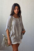 Camisa oversize con manga tres cuartos en color topo