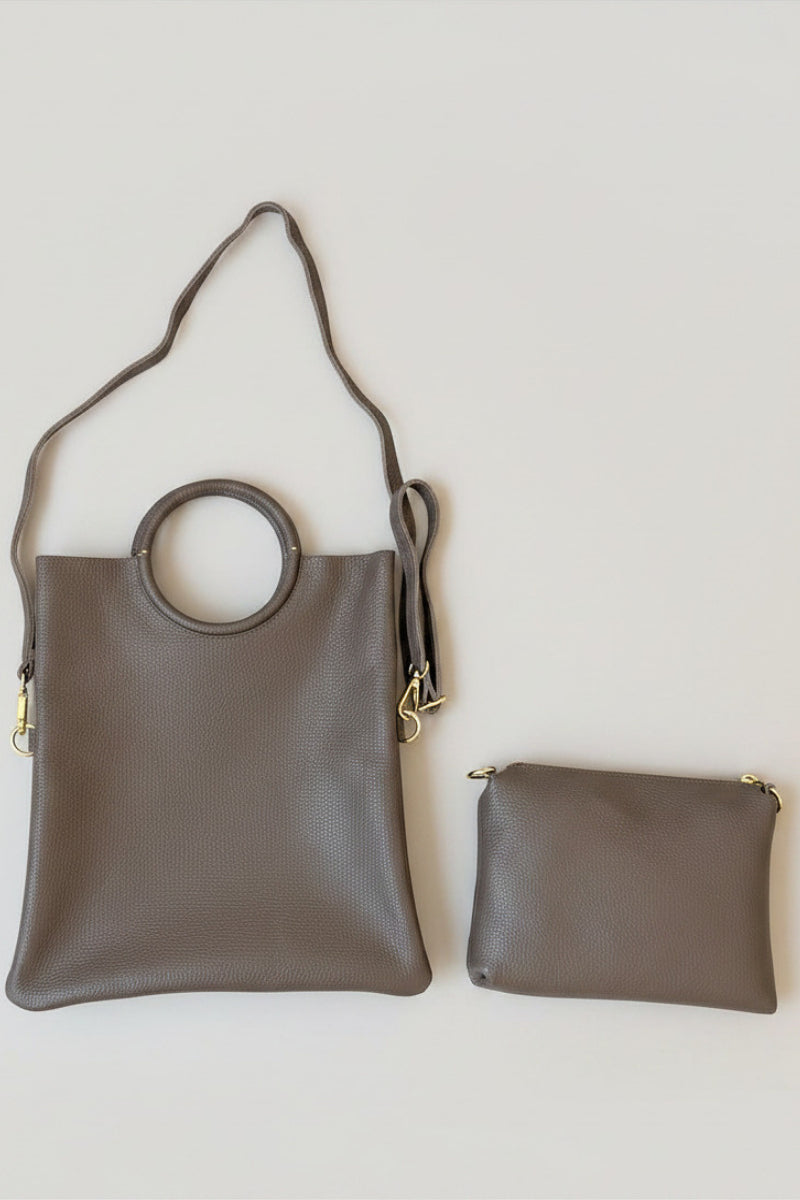 Bolso con asa de mano y bolso pequeño topo