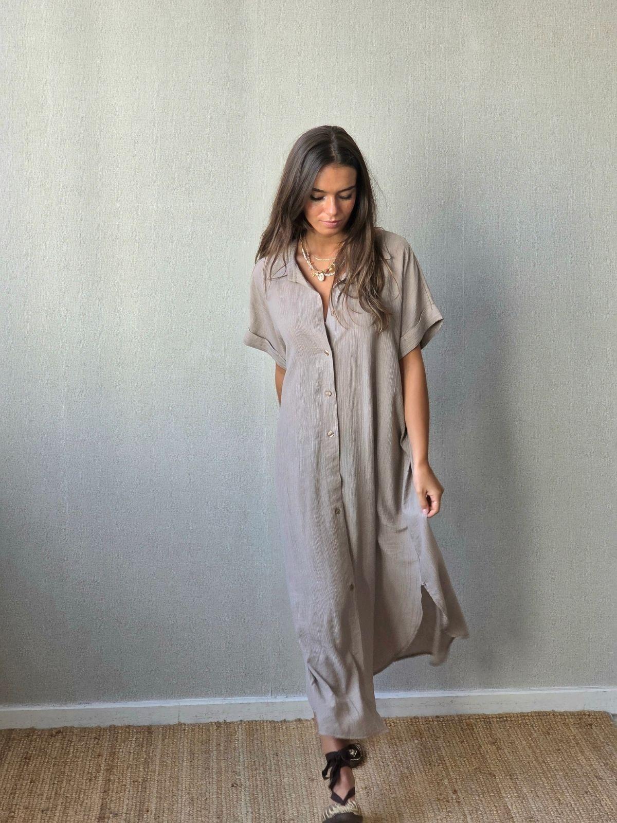 Vestido camisero tipo bámbula topo