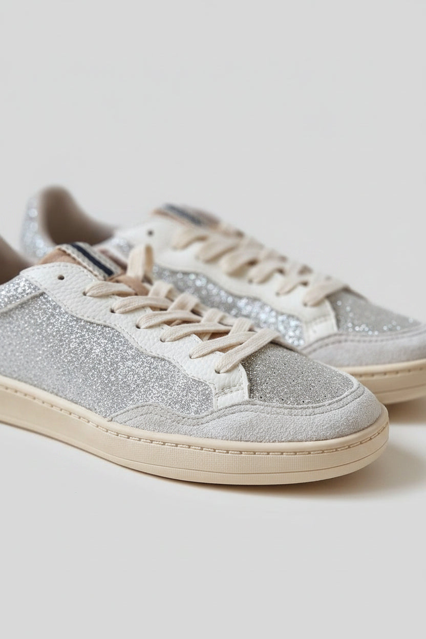 Sneakers blancas con detalles glider dorado