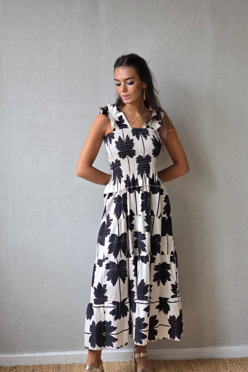 Vestido con flores fruncido negro