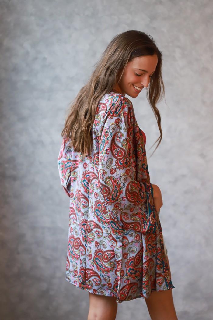 Kimono estampado gris y fucsia