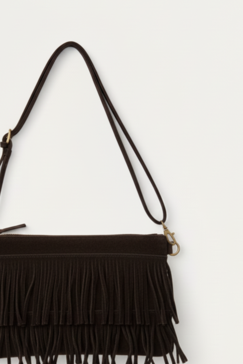 Bolso sobre de ante con flecos marrón chocolate