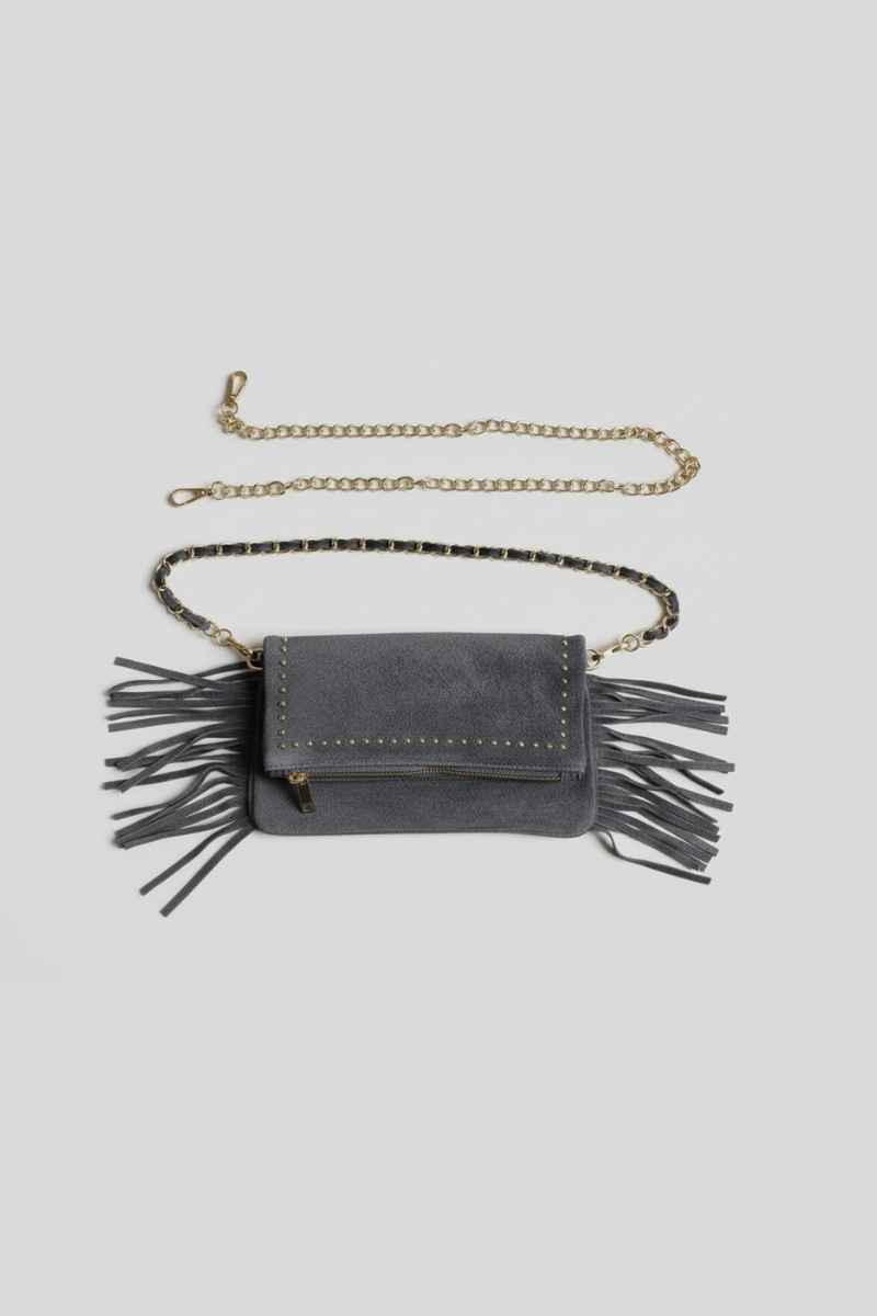 Bolso ante gris solapa tachitas con dos cadenas para combinar