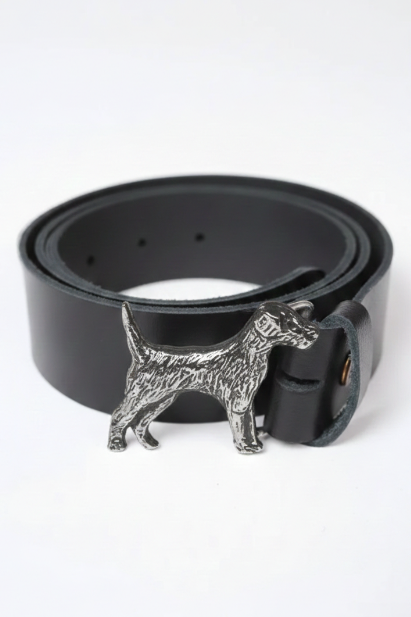 Cinturones de piel con hebilla dorada de perro