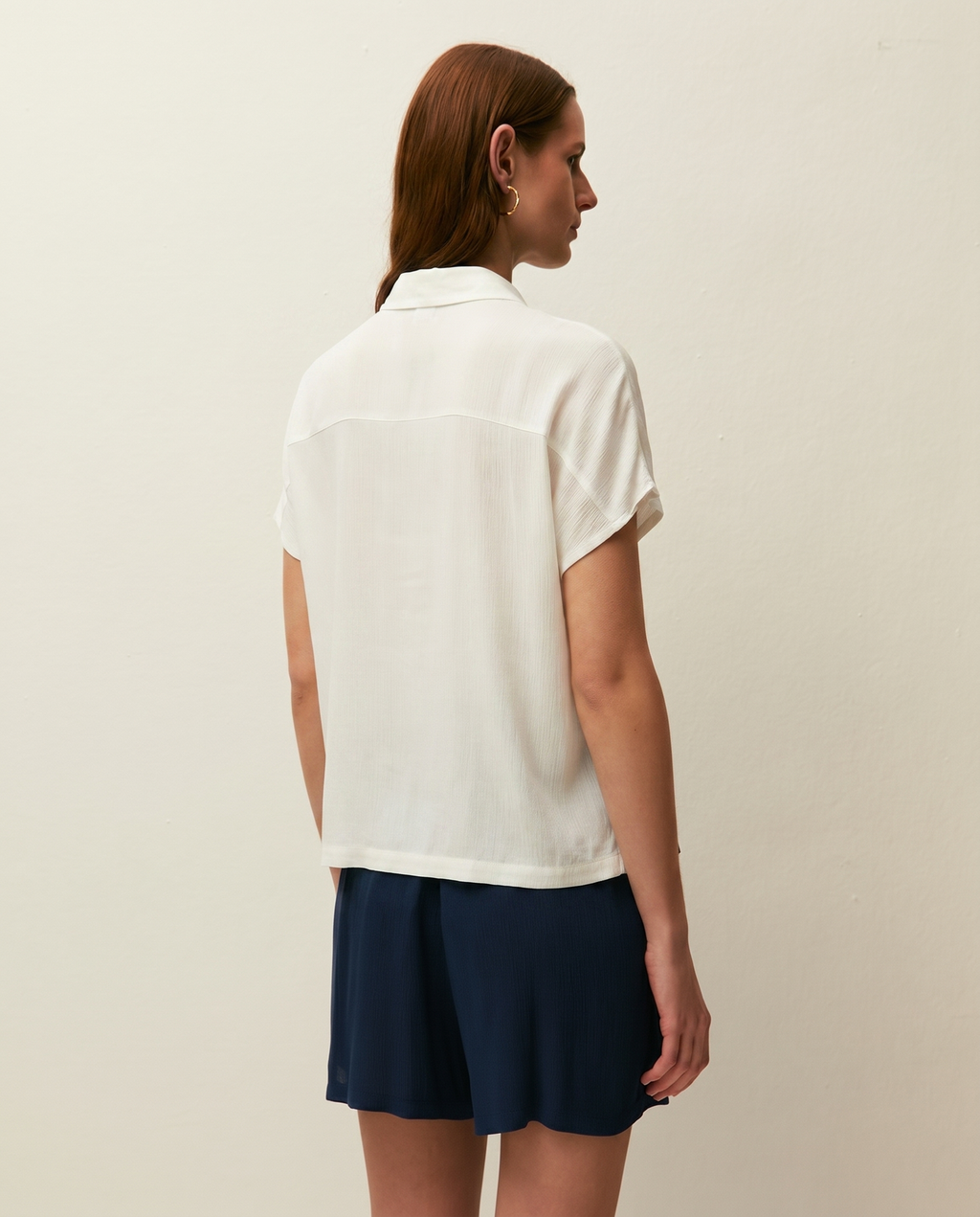 Camisa blanca con bolsillos MG