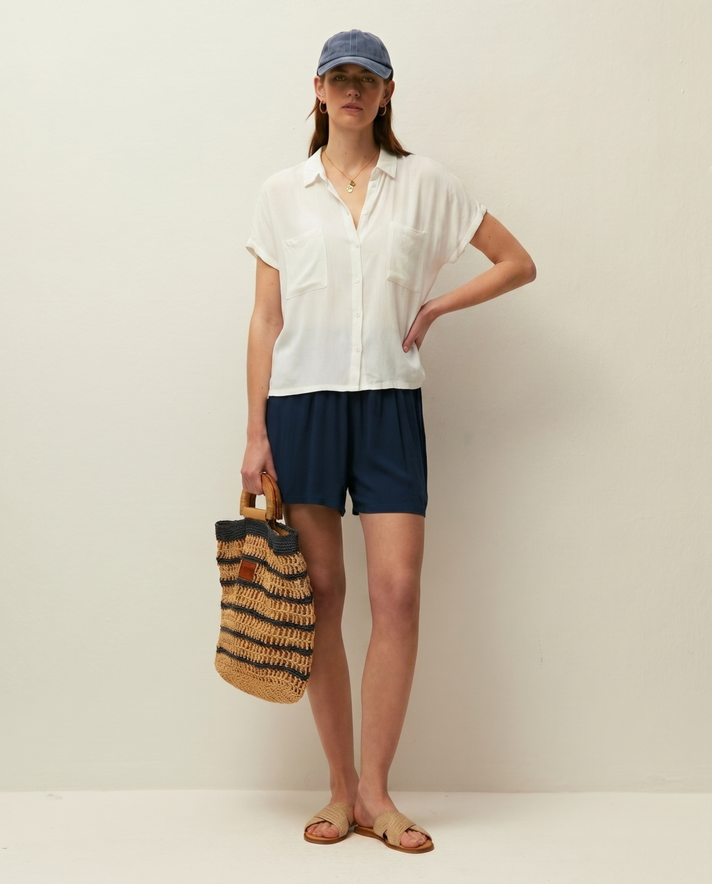 Camisa blanca con bolsillos MG