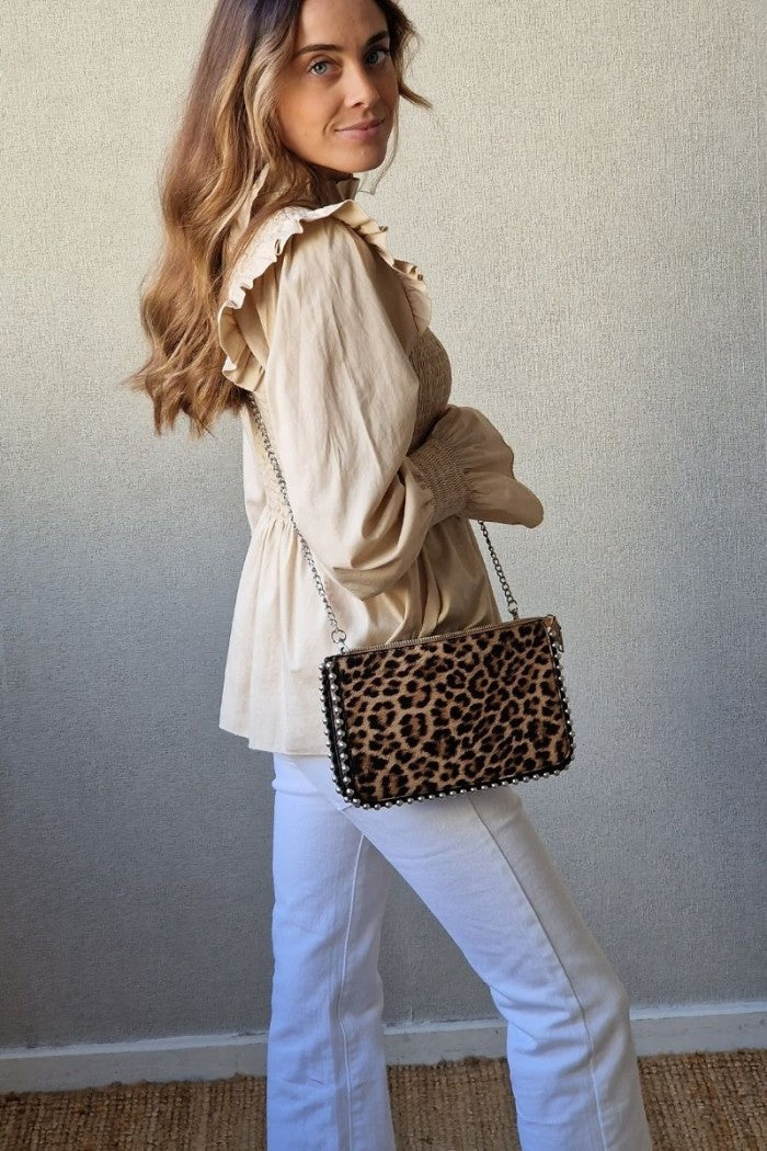 Bolso bandolera tachas animal print camel
