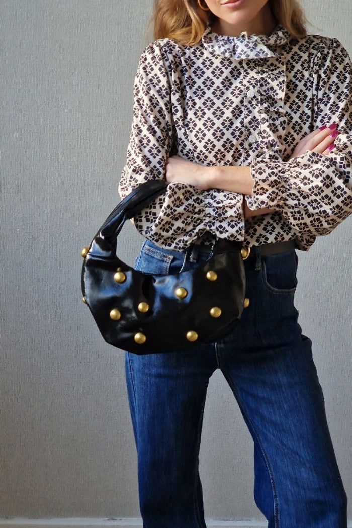 Bolso baguette negro con tachas