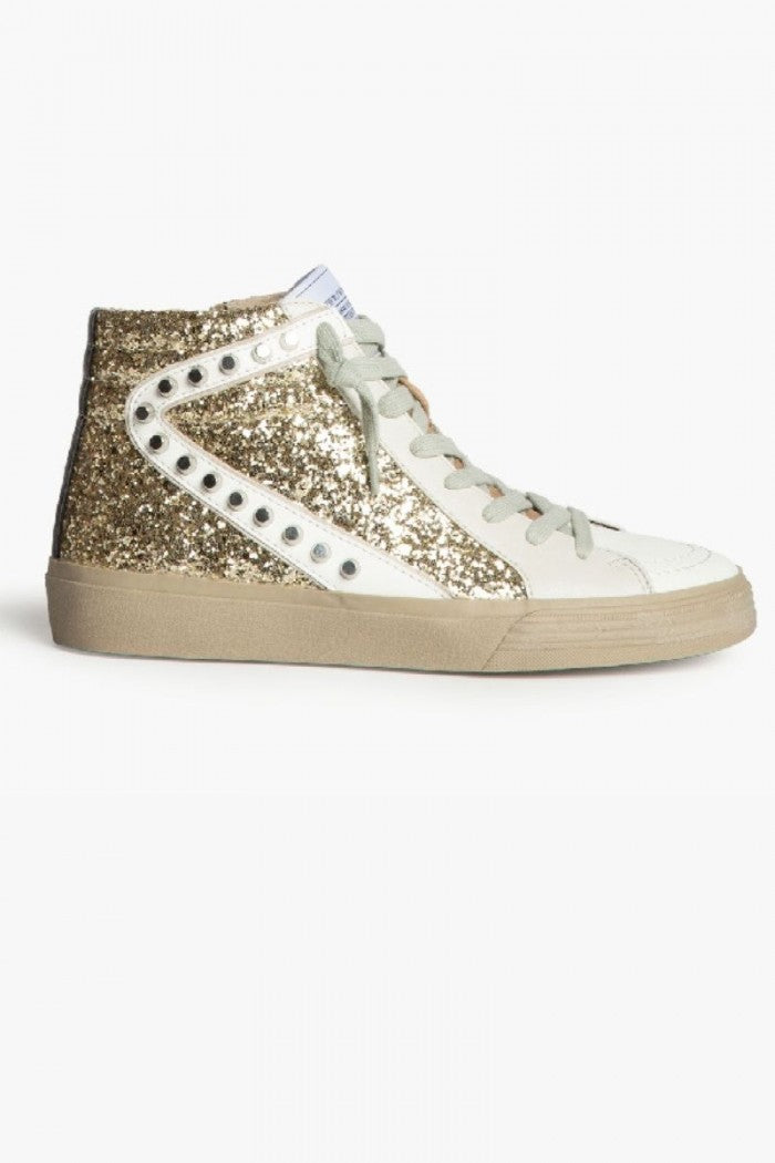 Sneakers dorada con detalle blanco, glitter y tachuelas