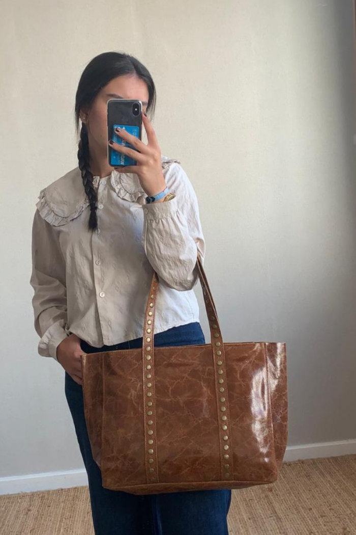 Bolso piel shopper tachuelas camel