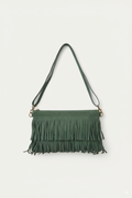 Bolso sobre de ante con flecos verde botella