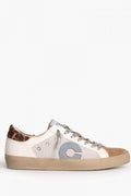 Sneakers blancas con detalles en animal print