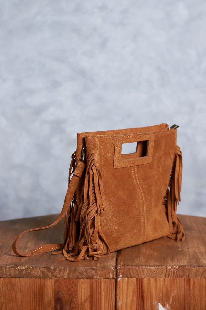 Bolso de ante con flecos camel
