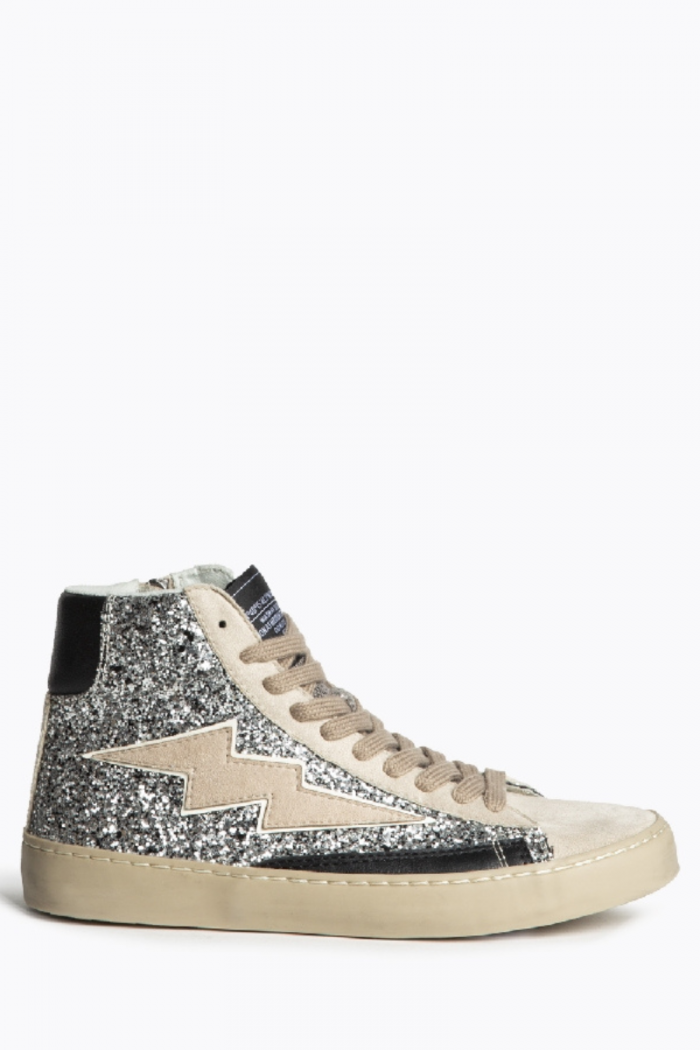 Sneakers negro con rayo glitter y tachuelas