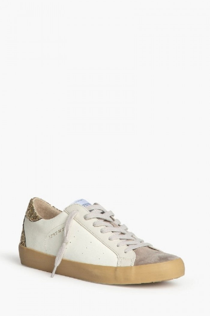 Sneakers blancas con detalles dorado