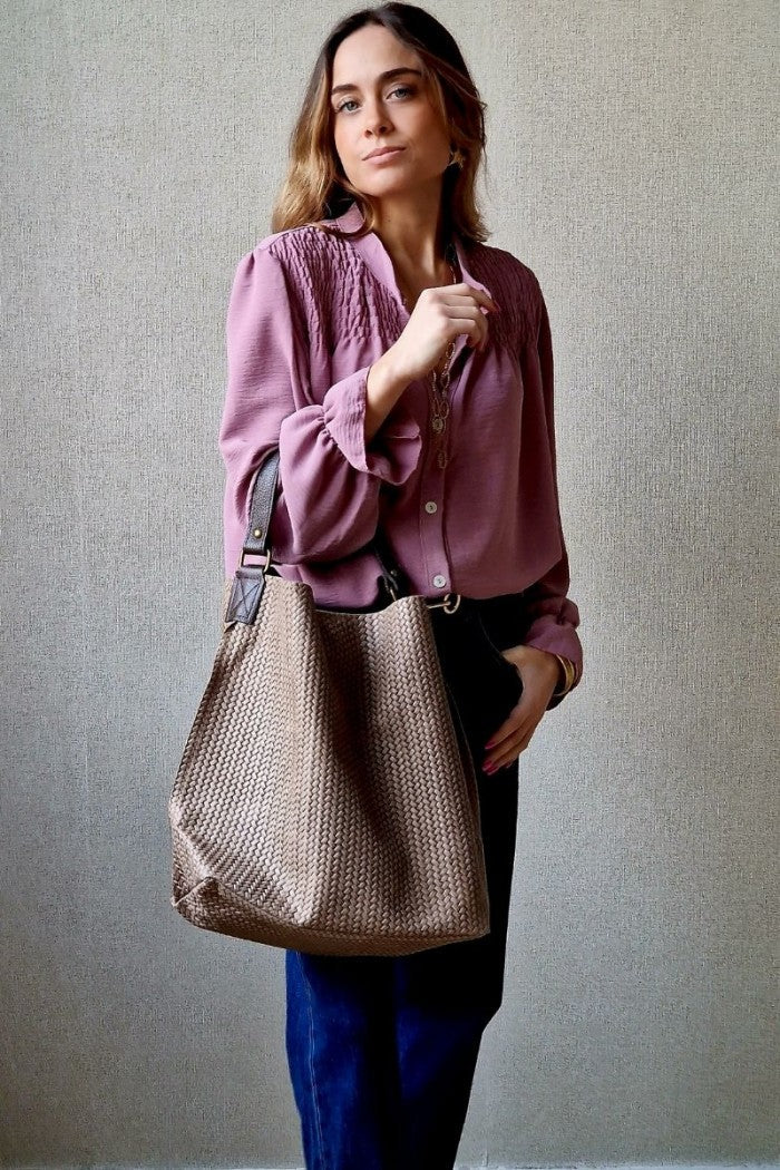 Bolso de piel trenzada topo