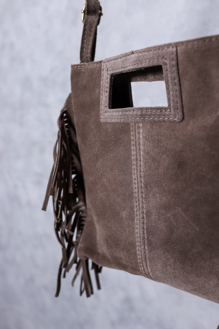 Bolso de ante con flecos topo