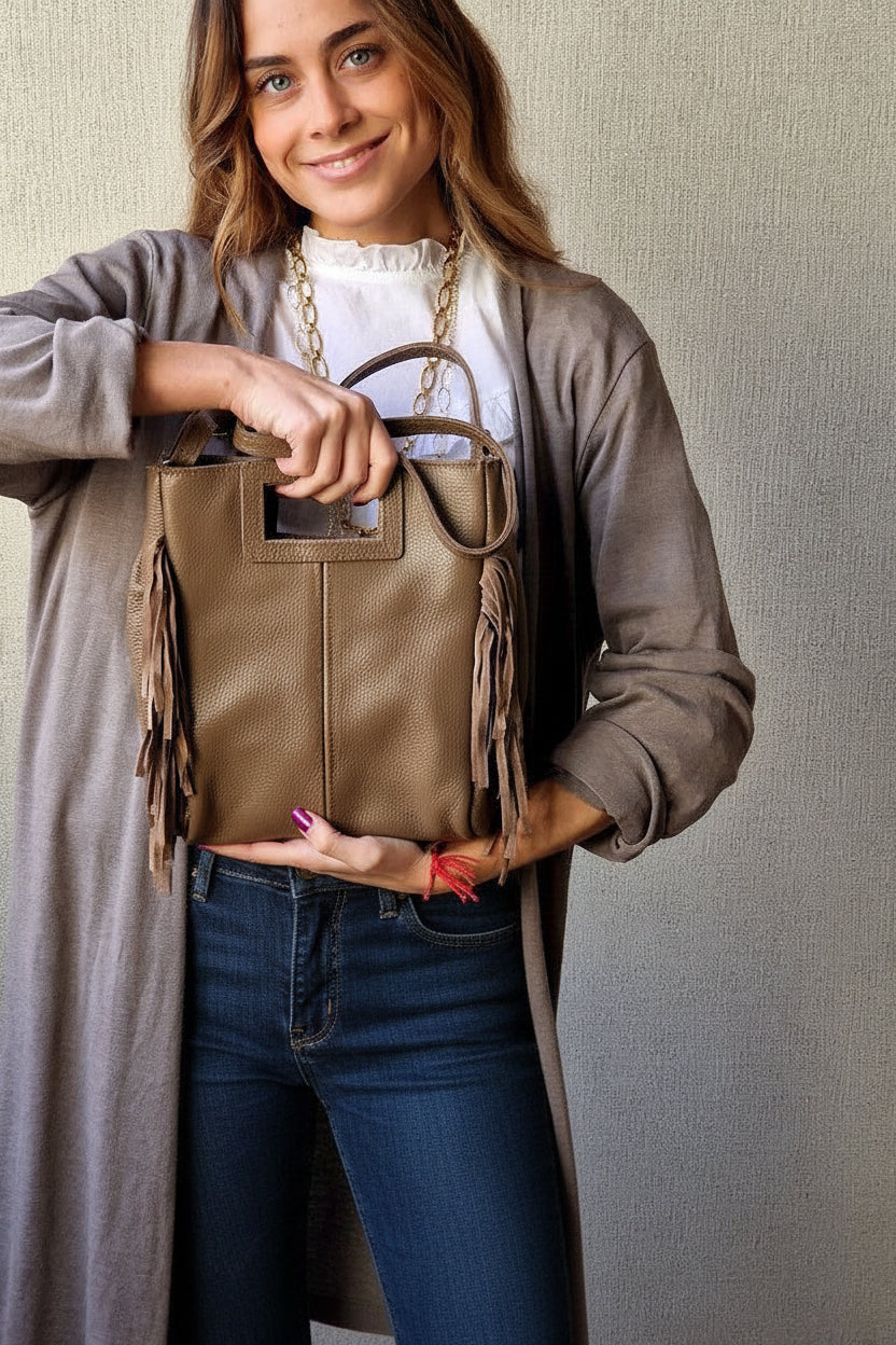 Bolso de piel con flecos topo