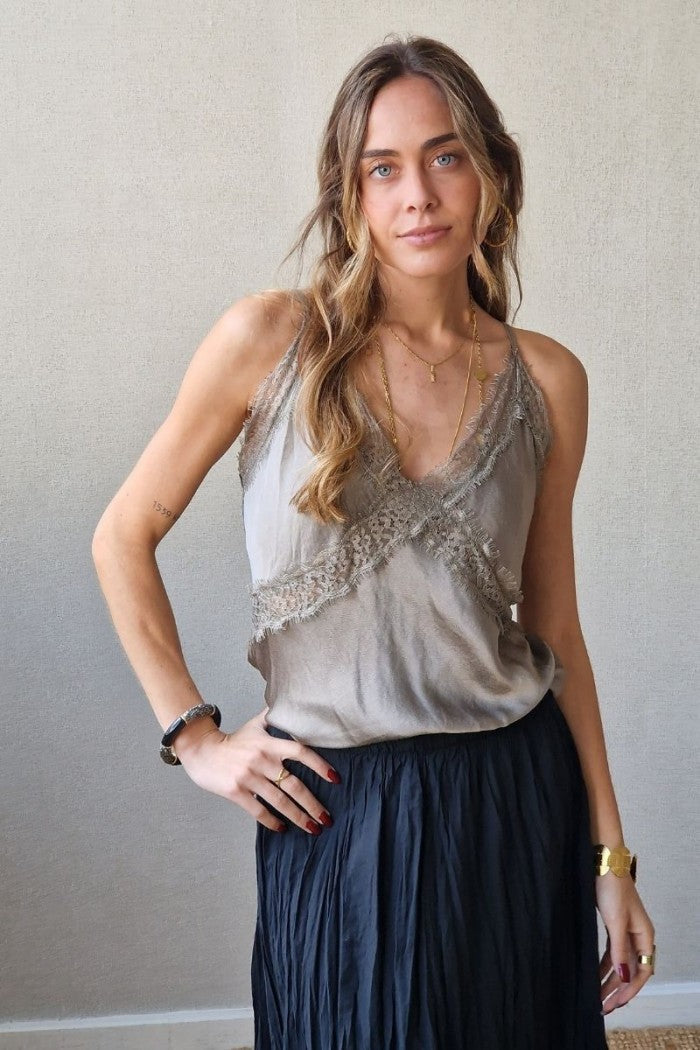 Top lencero con puntilla topo