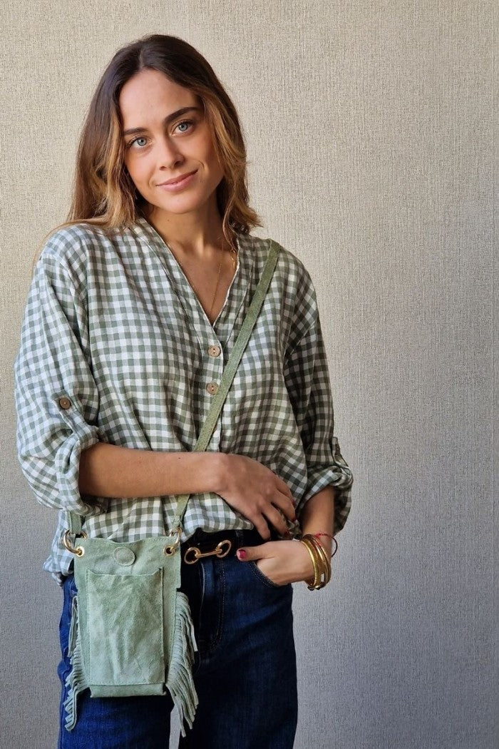 Bolso mini de ante y flecos verde