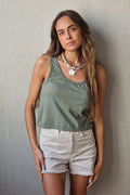 Crop top de asas en color verde militar