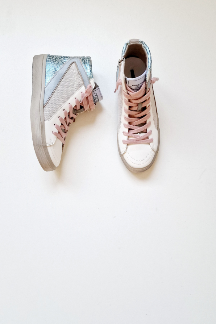 Sneakers blancas con detalles en azul