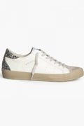 Sneakers blancas con detalles plateados