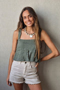 Top de tirantes lino color verde militar