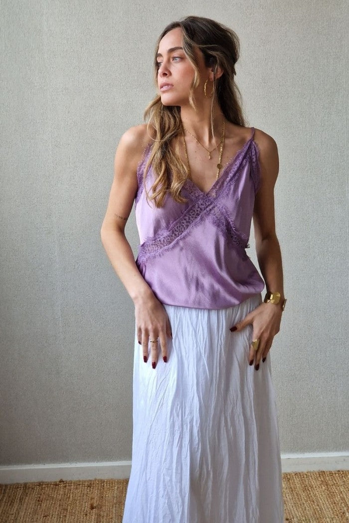 Top lencero con puntilla lila