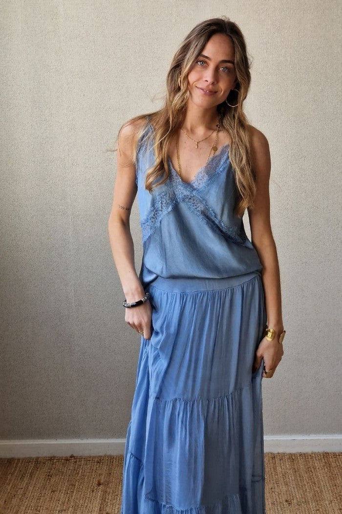Top lencero con puntilla azul