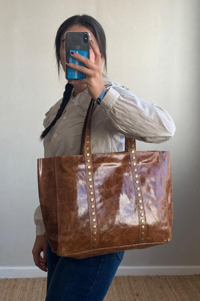 Bolso piel shopper tachuelas camel