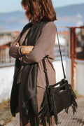 Bolso de ante con flecos negro