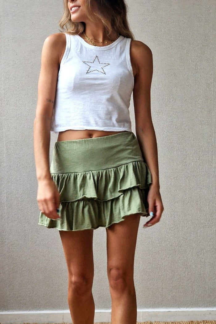 Minifalda pantalón verde militar con cintura de goma y volantes