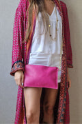Bolso piel fucsia con cadena dorado